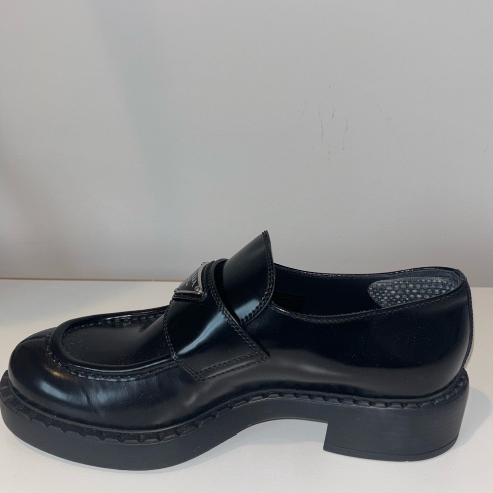 Prada Women’s Black Loafers - Picture 7 of 13